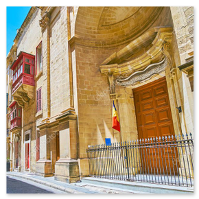 Barockensemble in Kirche, Sopranistin im Vordergrund